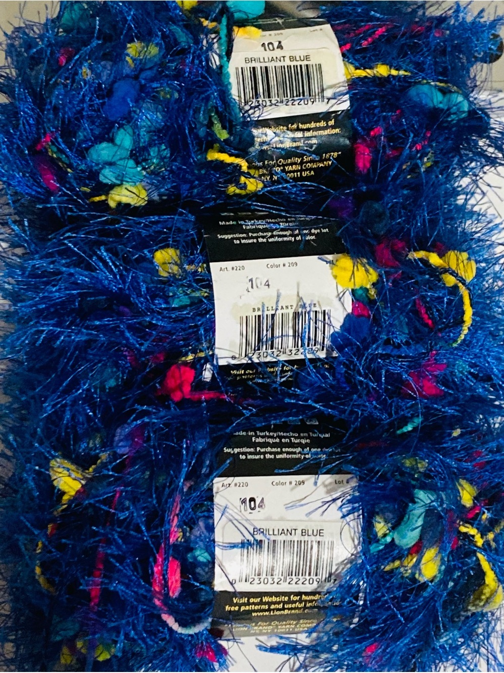 1 NWT ++ (4.62oz / 131g total) Fancy Fur Eyelash Novelty Yarn 104 Brilliant Blue